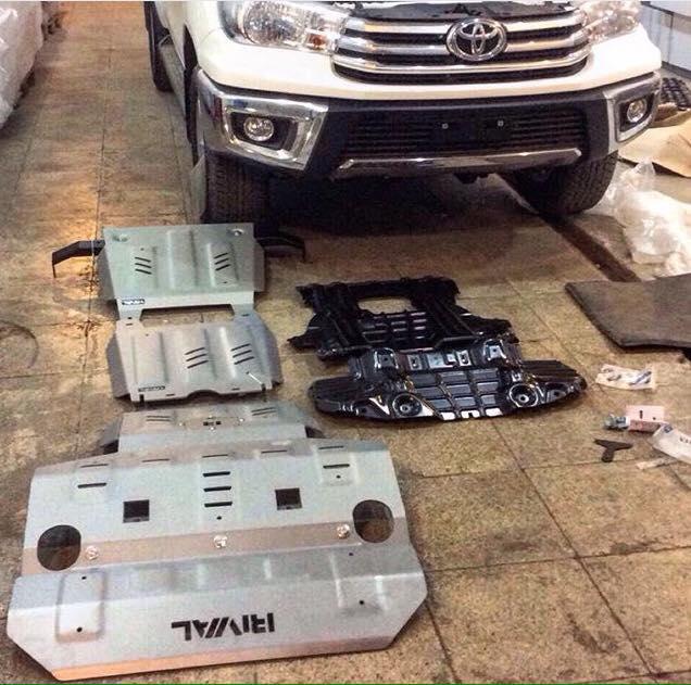 PROTECION INFERIOR - (3 PLACAS DE ACERO 3mm) E5 RIVAL TOYOTA HILUX REVO 2015+